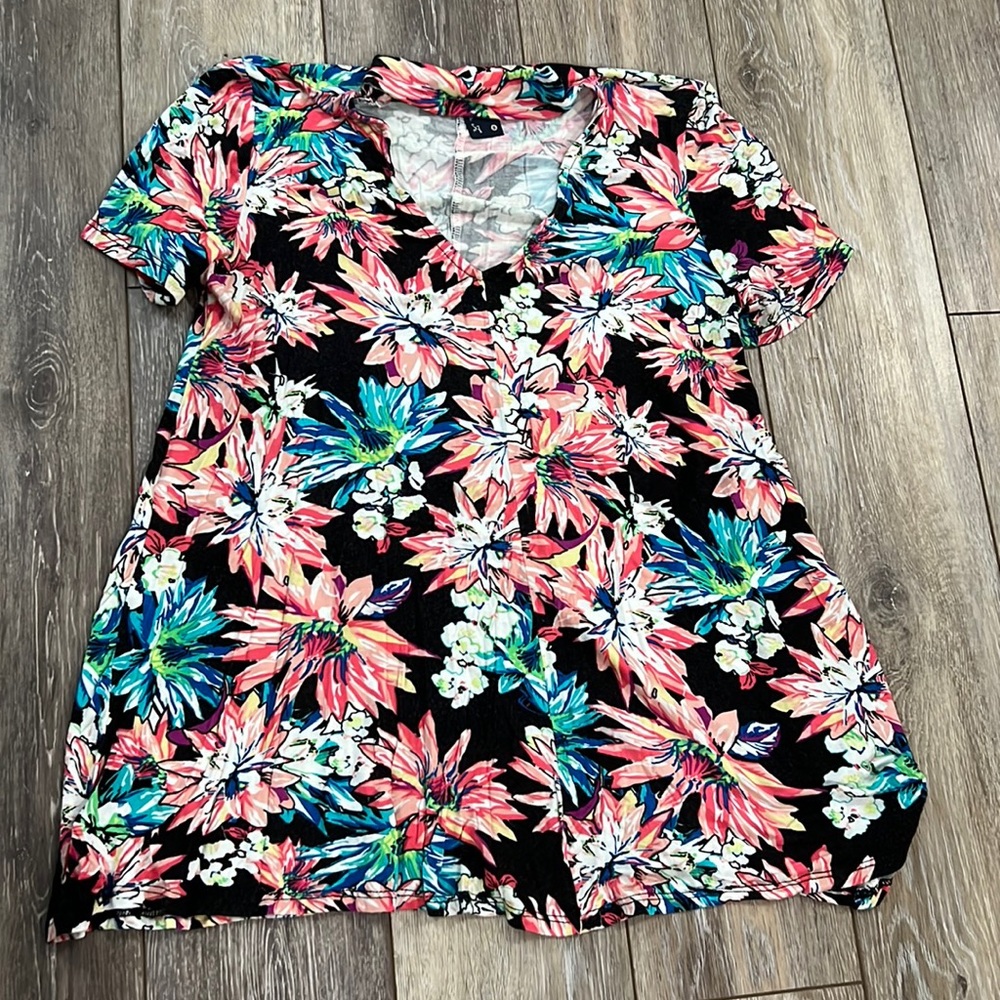 Solo La Fe floral shirt